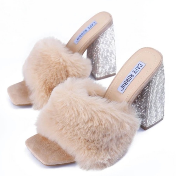 "Mistress" in Nude - Picture 5 of 7